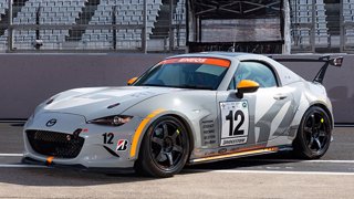 Mazda MX-5 con combustible bajo en Carbono