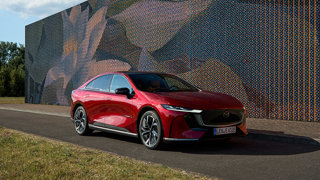 Mazda6e finalista del premio WORLD CAR DESIGN OF THE YEAR 2026